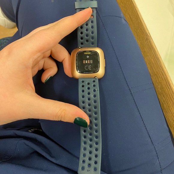 Fitbit versa 2 - Picture 3 of 6